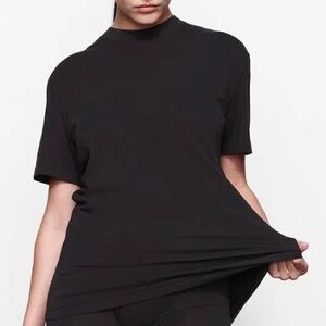 SKIMS Black Boyfriend T-Shirt - Soft Cotton - L